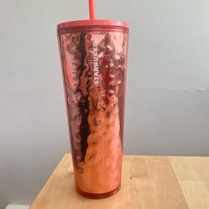 Starbucks Mirror Pink Foil Holiday Cup 2019
Mirror Pink Cold Tumbler